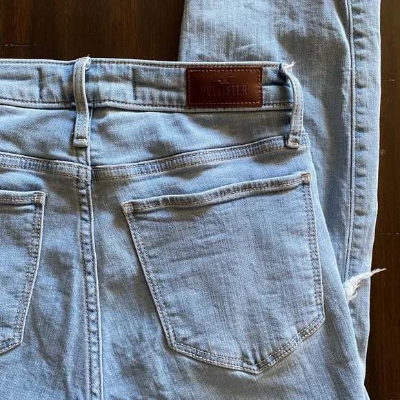 Hollister curvy high rise crop slim straight jeans - Picture 4 of 7